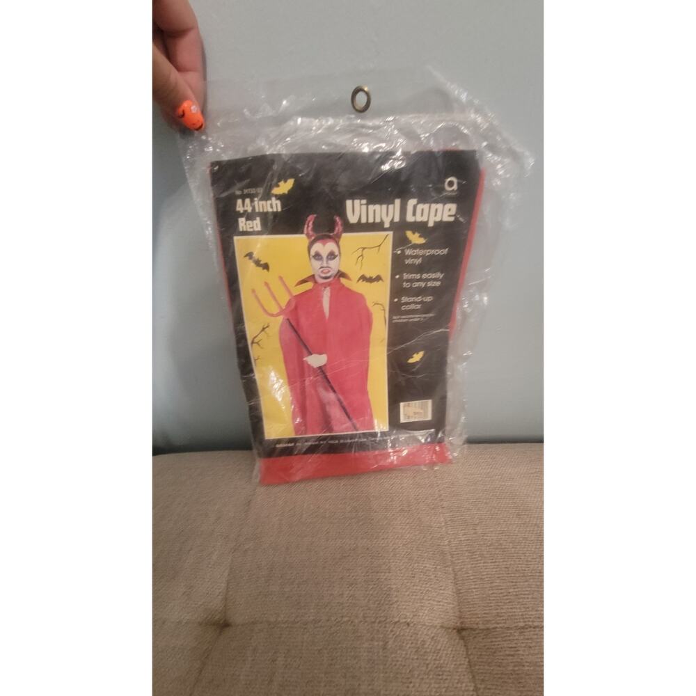 Vintage Rubie’s 44" Red Vinyl Cape – Waterproof Costume Accessory 1970s–80s Made - Picture 1 of 4
